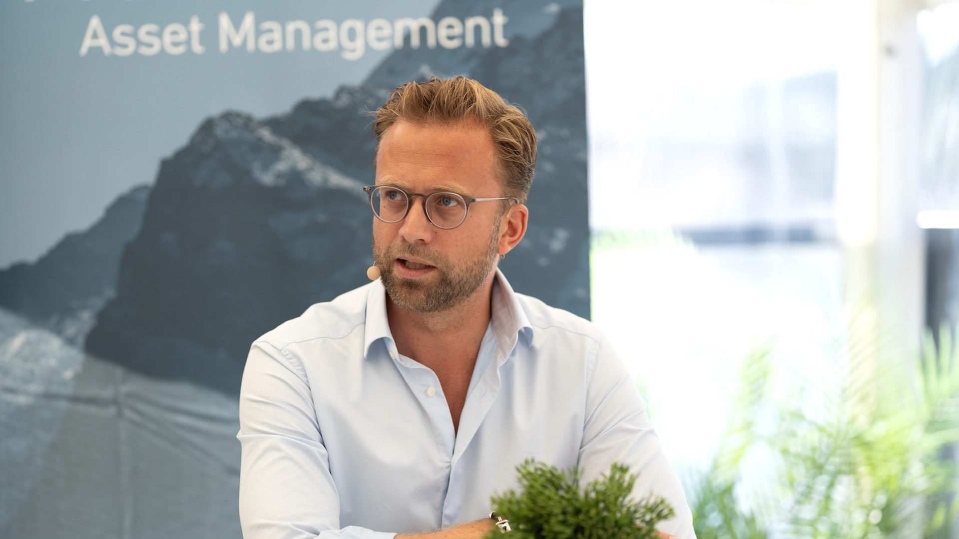 Portrait of Nikolai Astrup giving a presentation at the event.